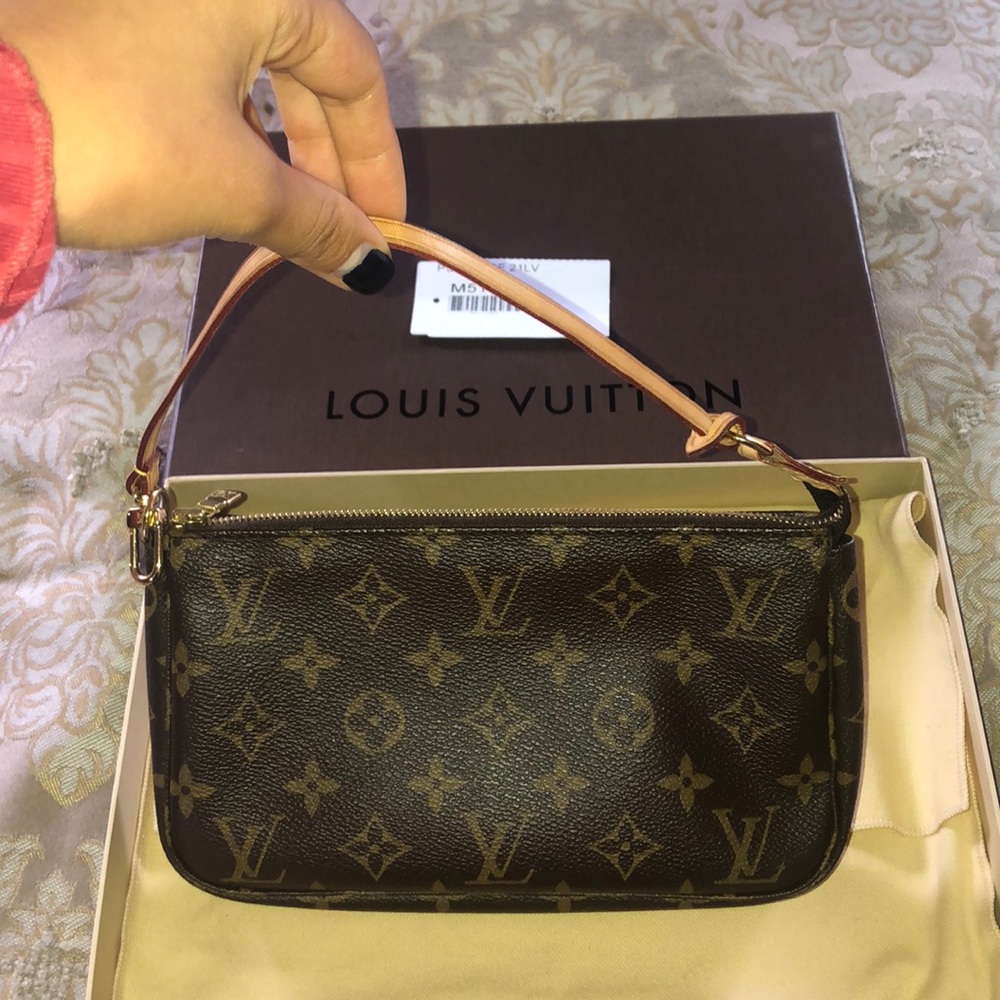 Authentic Louis Vuitton Monogram Pochette (M51980)